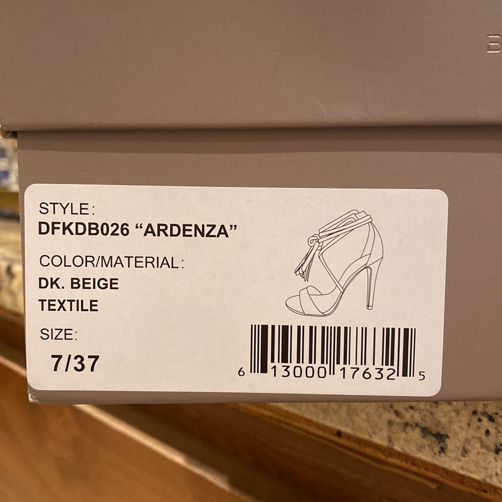 Bcbgmaxazria heels - Picture 4 of 4
